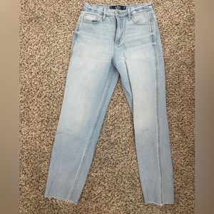 Hollister Ultra High-Rise Mom Jean